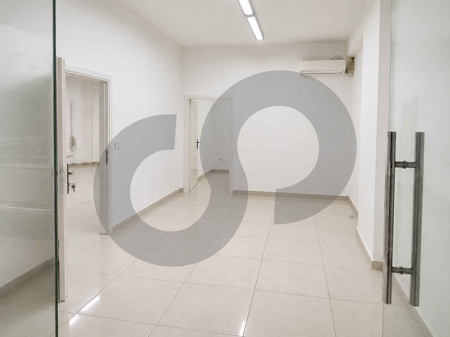 SHOP/Prime Location in a Commercial Center/METN,MANSOURIEH — الصورة 2