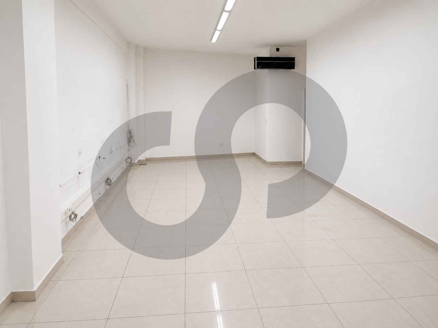 SHOP/Prime Location in a Commercial Center/METN,MANSOURIEH — الصورة 3