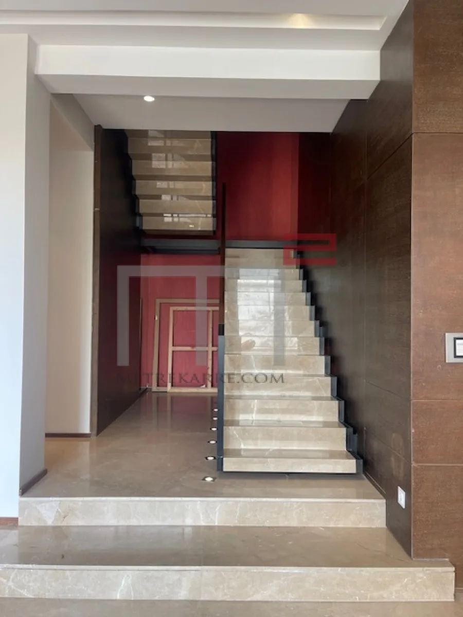 Penthouse for Sale in Achrafieh — الصورة 2