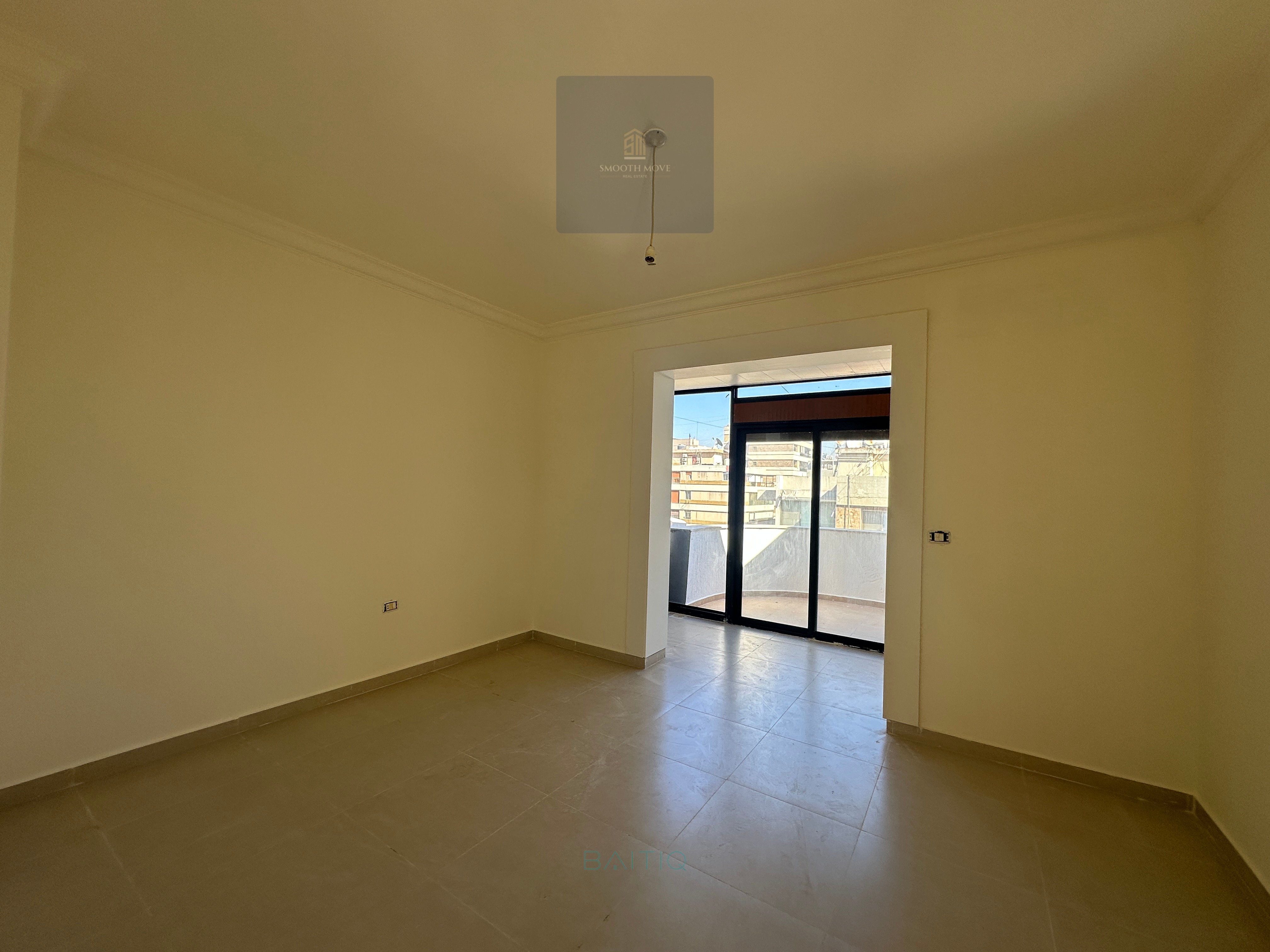 Seaview Apartment With Terrace for Rent in Tallet al Khayat, Beirut — الصورة 10