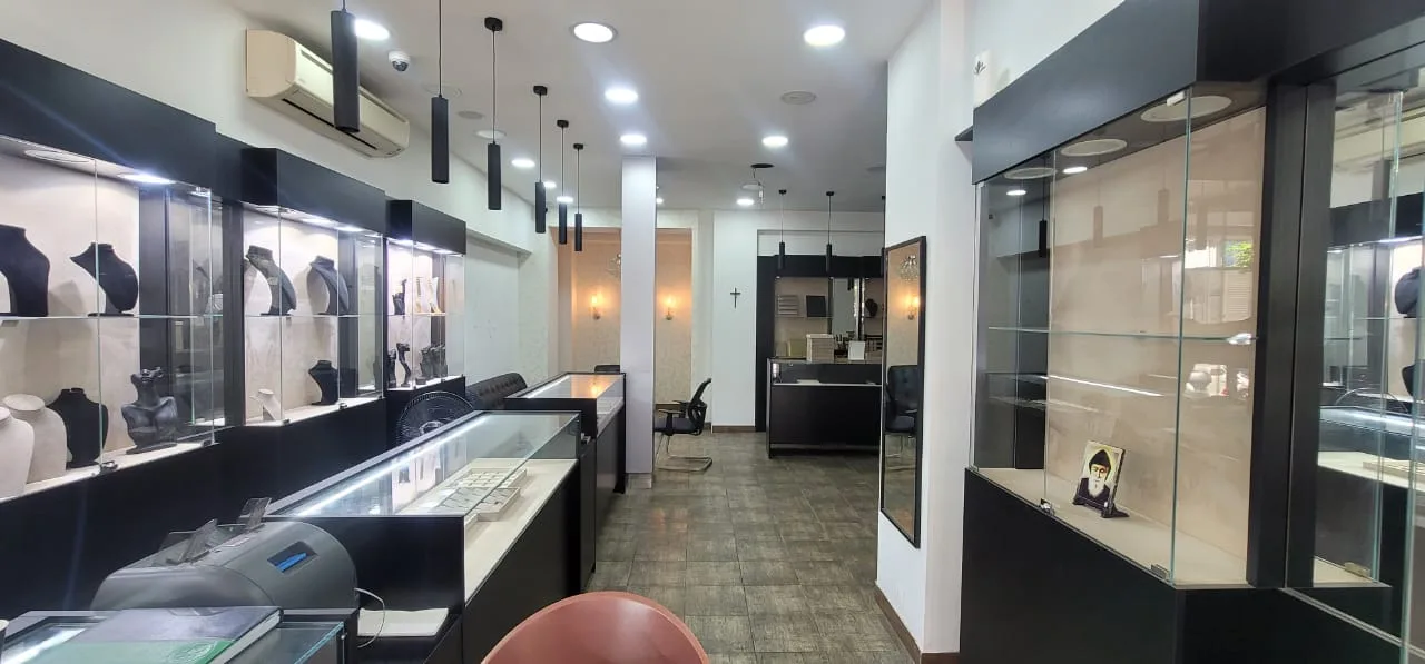 Shop for rent in Bourj Hammoud — الصورة 1