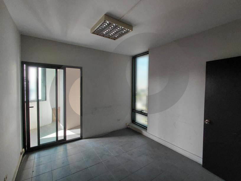 Prime Location in a Famous Center - new jdeideh — photo 2