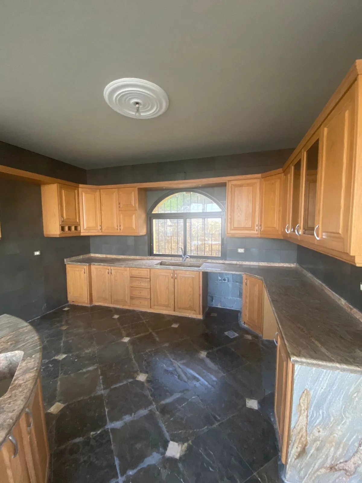 Villa for Sale in Beit Chabeb, Lebanon — الصورة 5