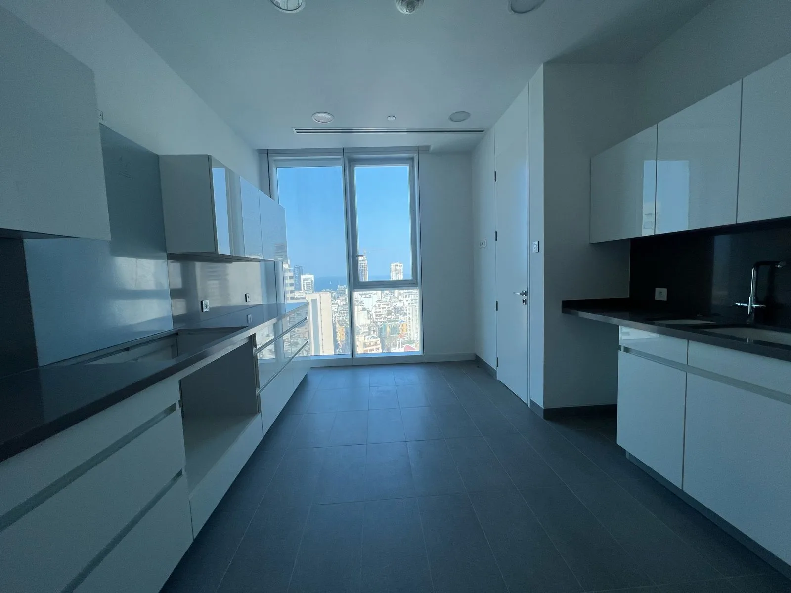 Apartment for Sale in Achrafieh, Beirut, Lebanon — الصورة 6