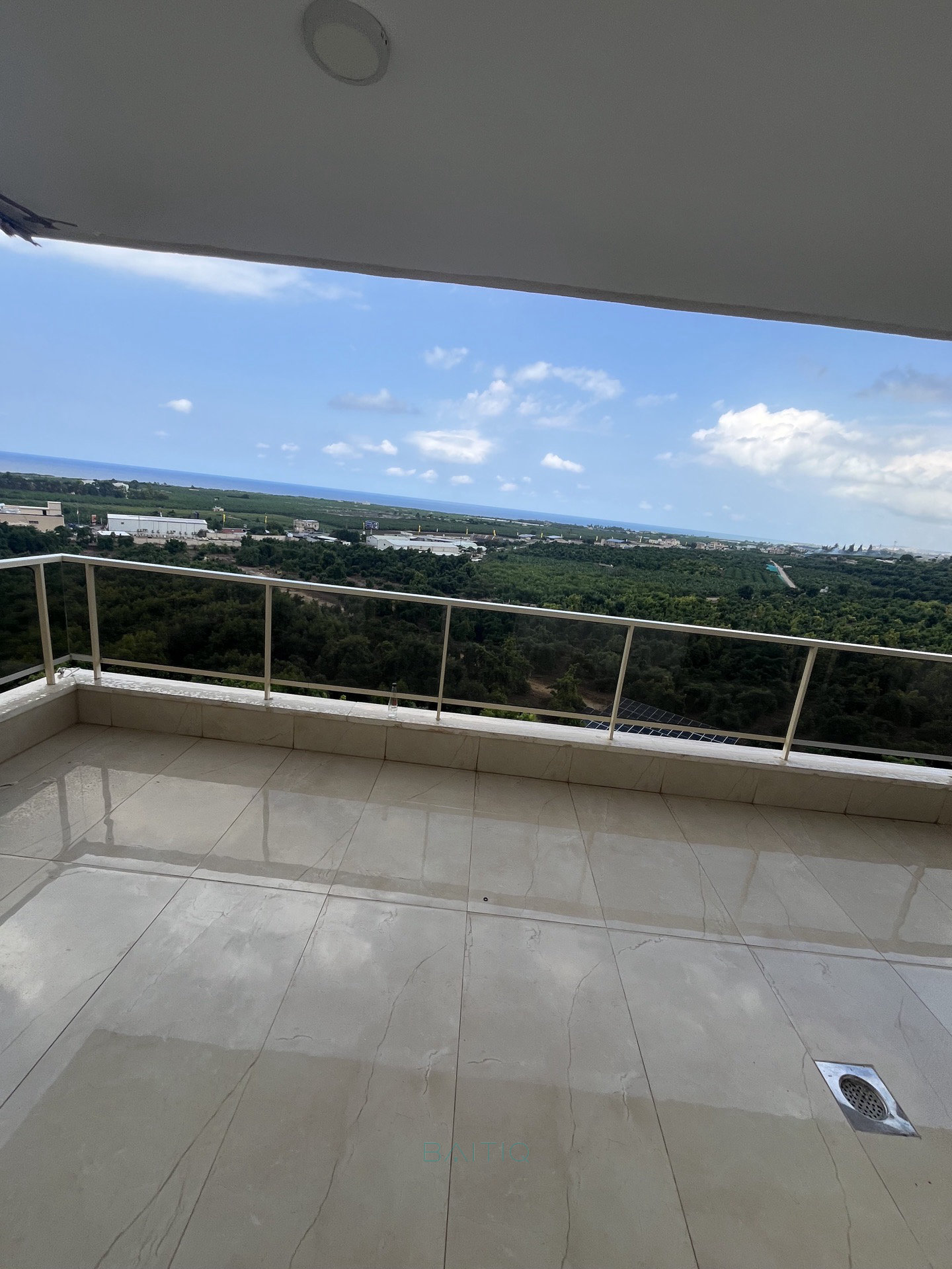 Apartment for Sale with Sea View in Sour Azziyeh Shibriha - شقة للبيع بإطلالة بحرية في صور عزية الشبريحا — الصورة 2