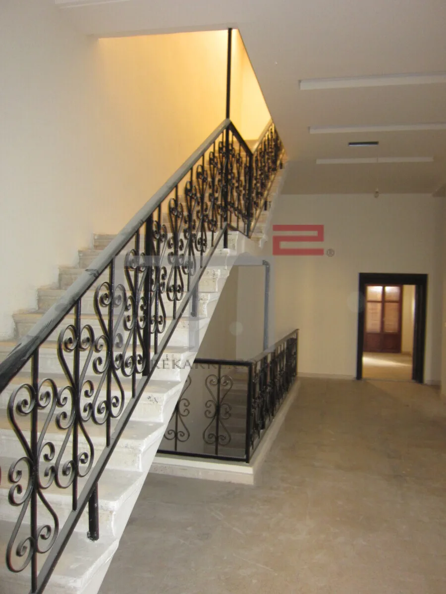 Building for Rent in Majidiyeh