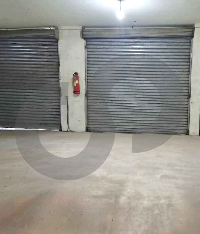 Ground-floor WAAREHOUSE/well-maintained building/New Rawda,METN — الصورة 2