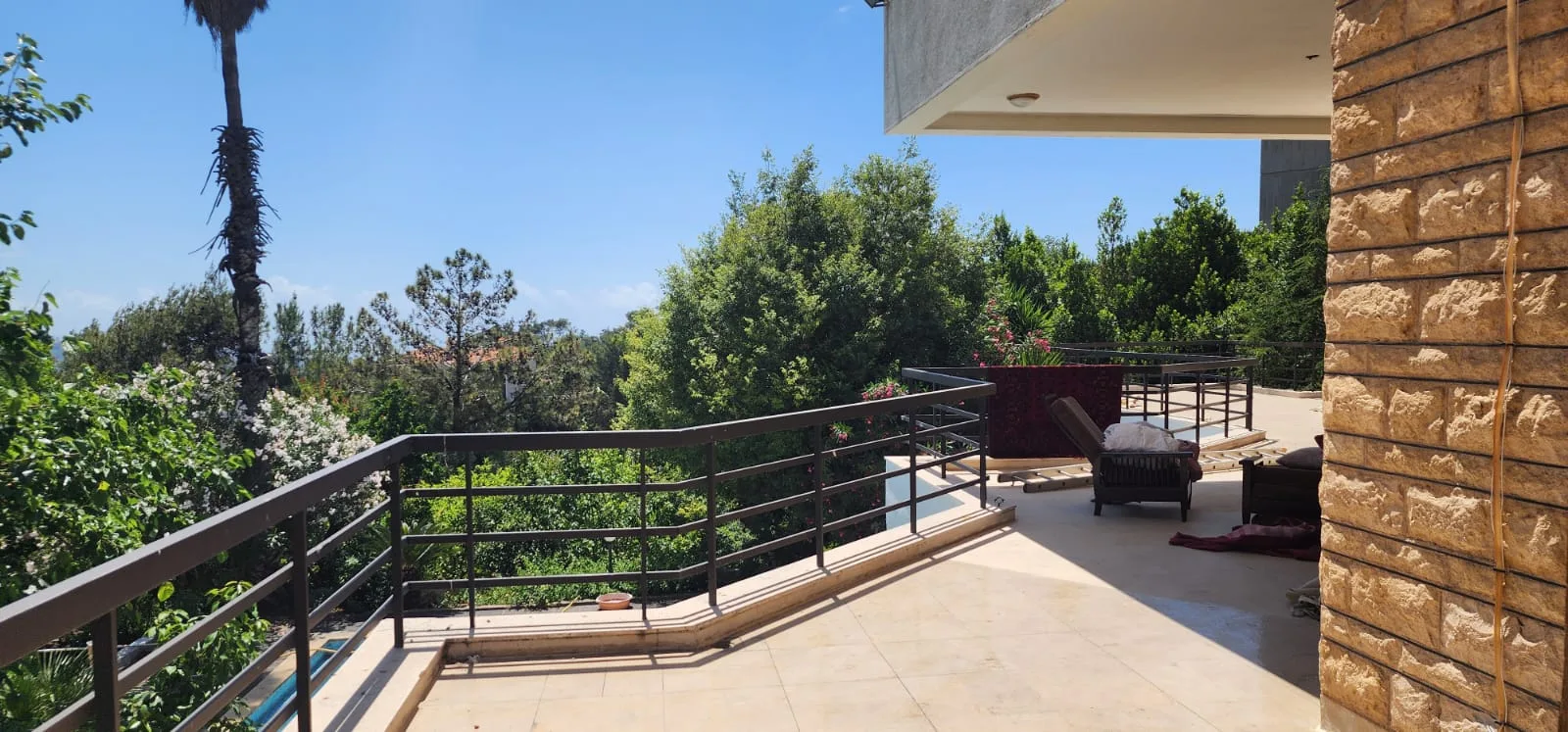 Villa for Rent in Yarzeh, Lebanon — الصورة 2