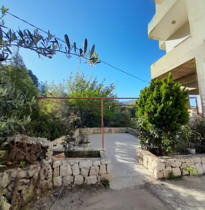 Building for Sale in Zaaytreh, Keserwan
