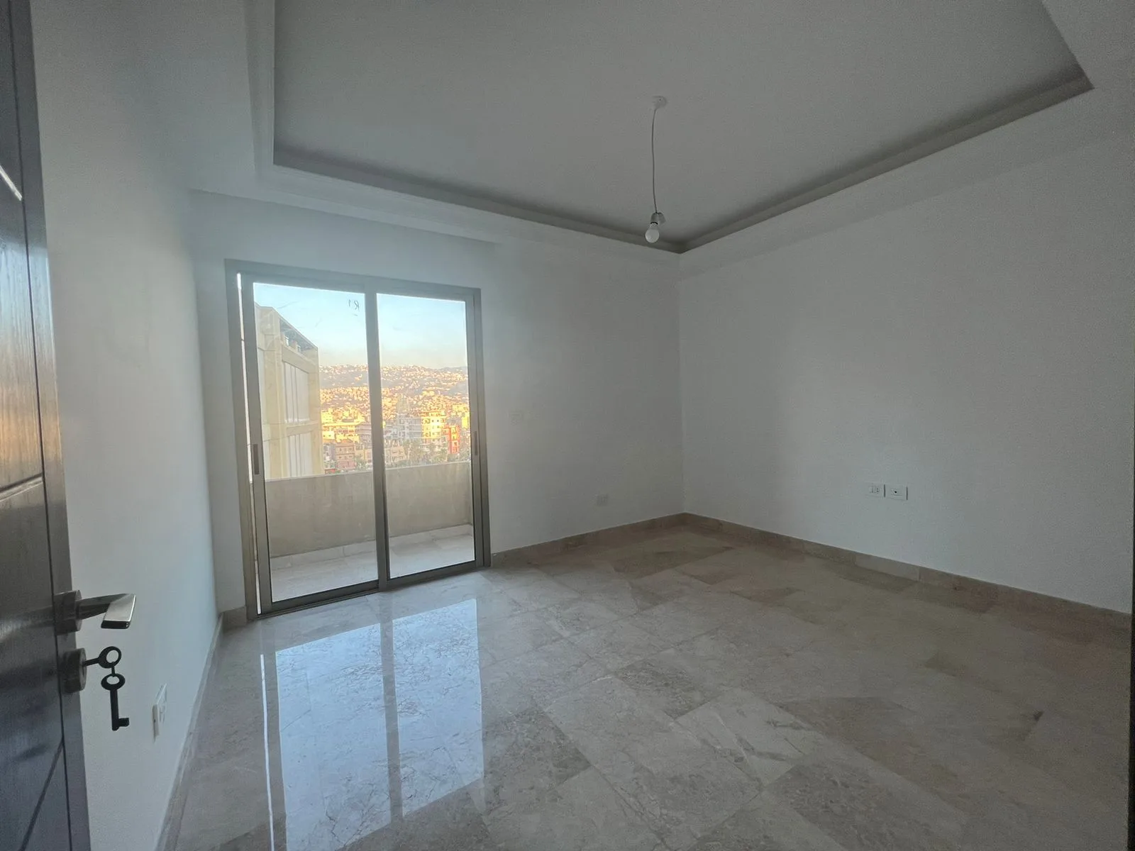 Apartment for Sale in Mar Mikhael, Bayrut, Lebanon — الصورة 4