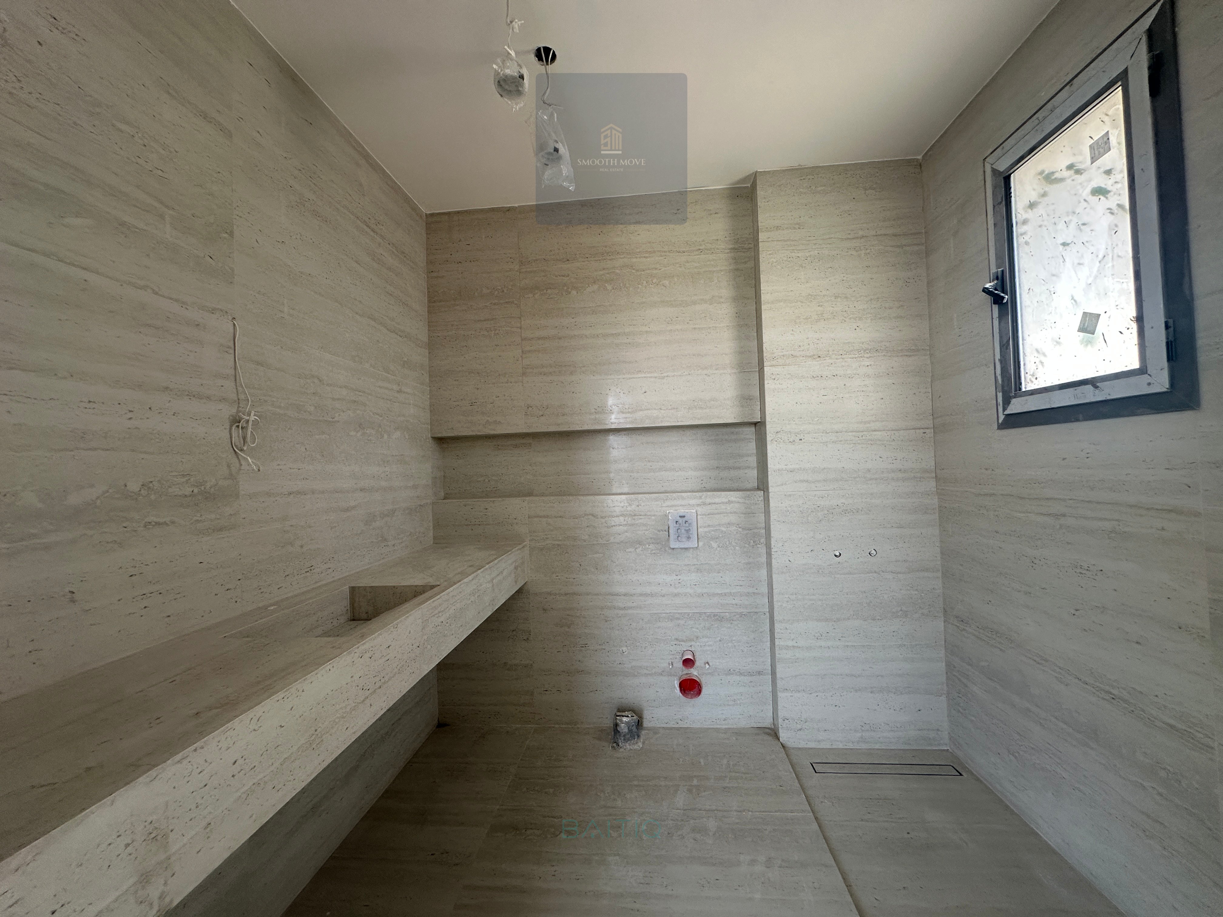 Bright Lit Seaview Apartment for Sale in Ramlet el Bayda, Beirut — الصورة 9