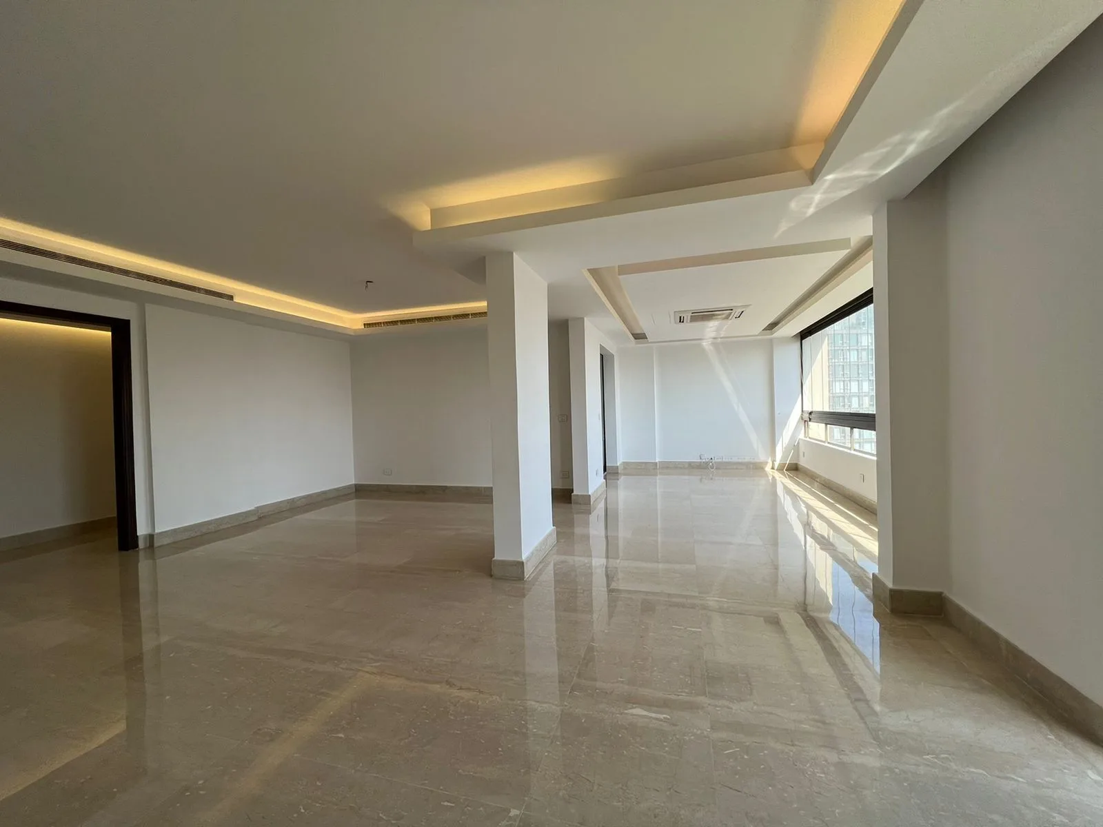 Apartment for Sale in Achrafieh, Beirut, Lebanon — الصورة 3