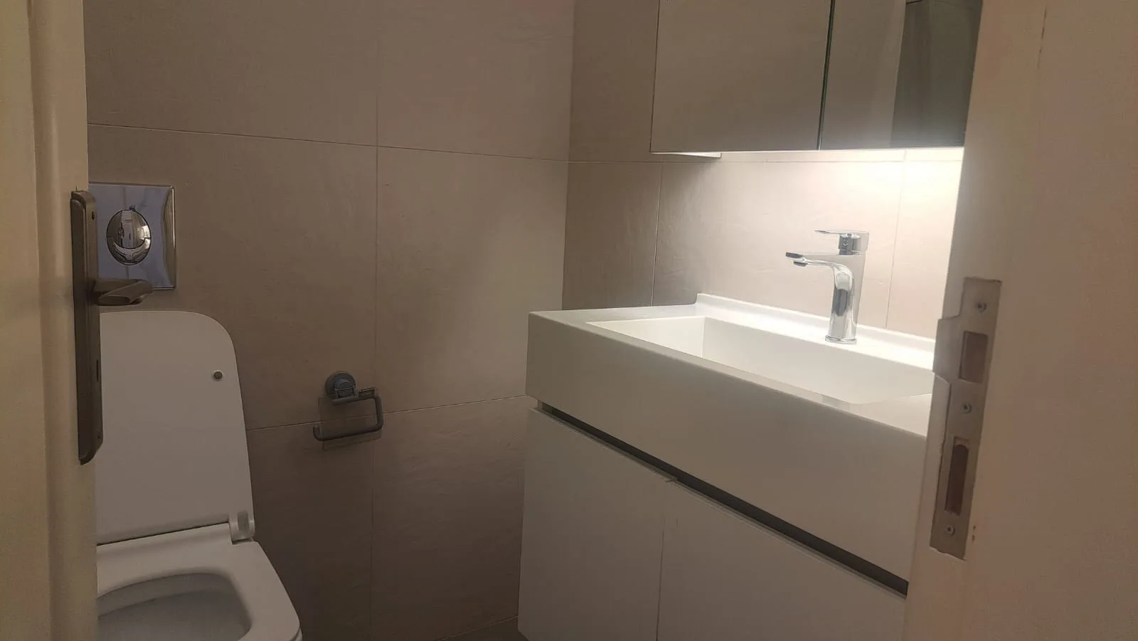 Apartment for Rent in Ain Al Mraiseh, Beirut, Lebanon — الصورة 8