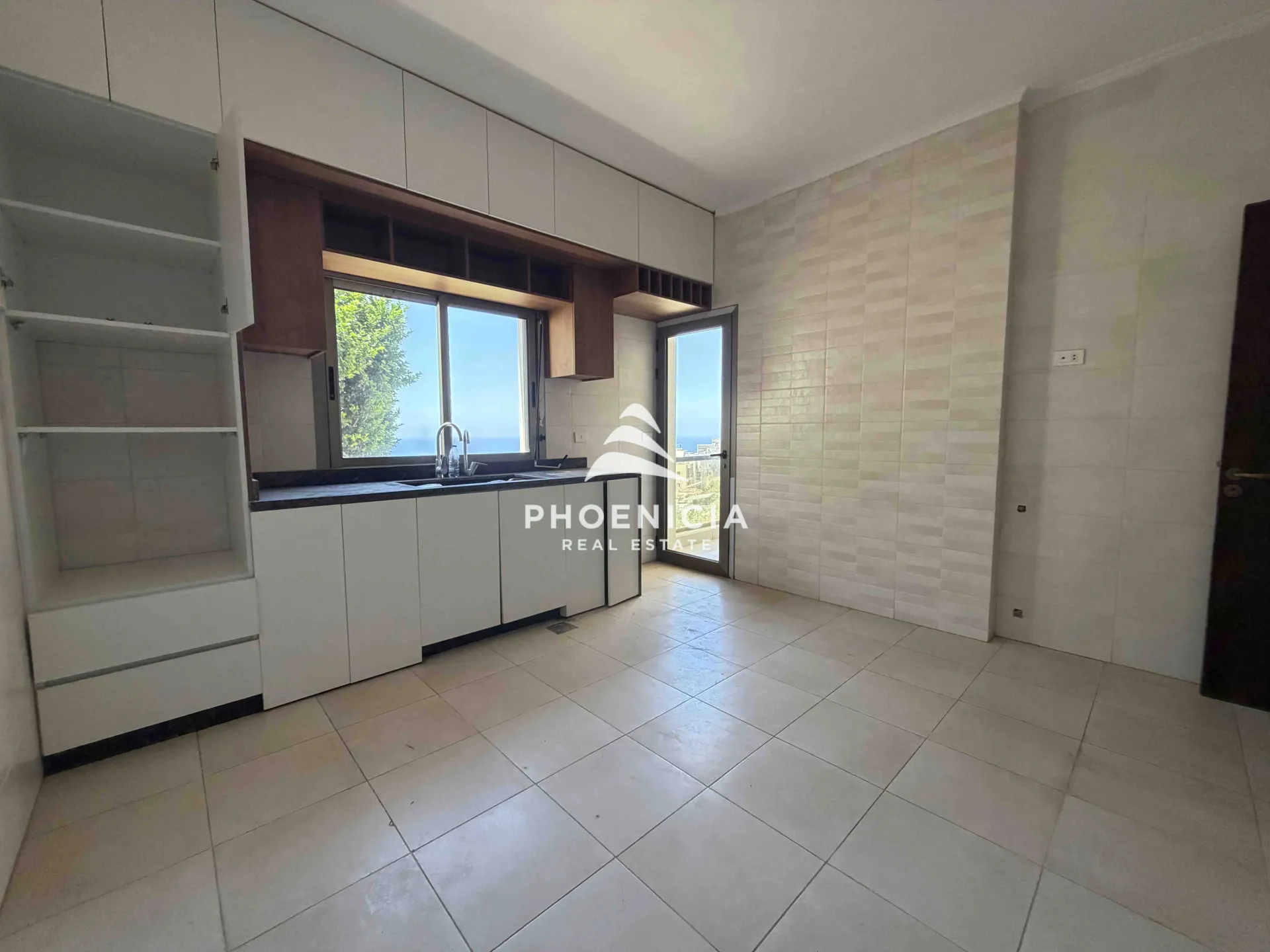 Apartment for sale in Amchit, Lebanon — الصورة 4