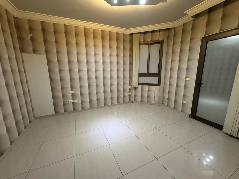 Apartment for Sale in Tariq El Jdideh, Beirut, Lebanon — الصورة 4