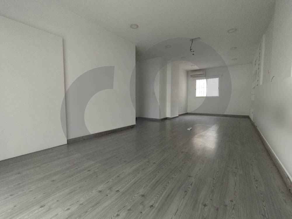 Office for rent in a strategic location in Ashrafiye! — الصورة 2