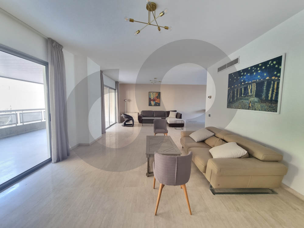 Spacious apartment in Achrafieh Sursock — الصورة 2
