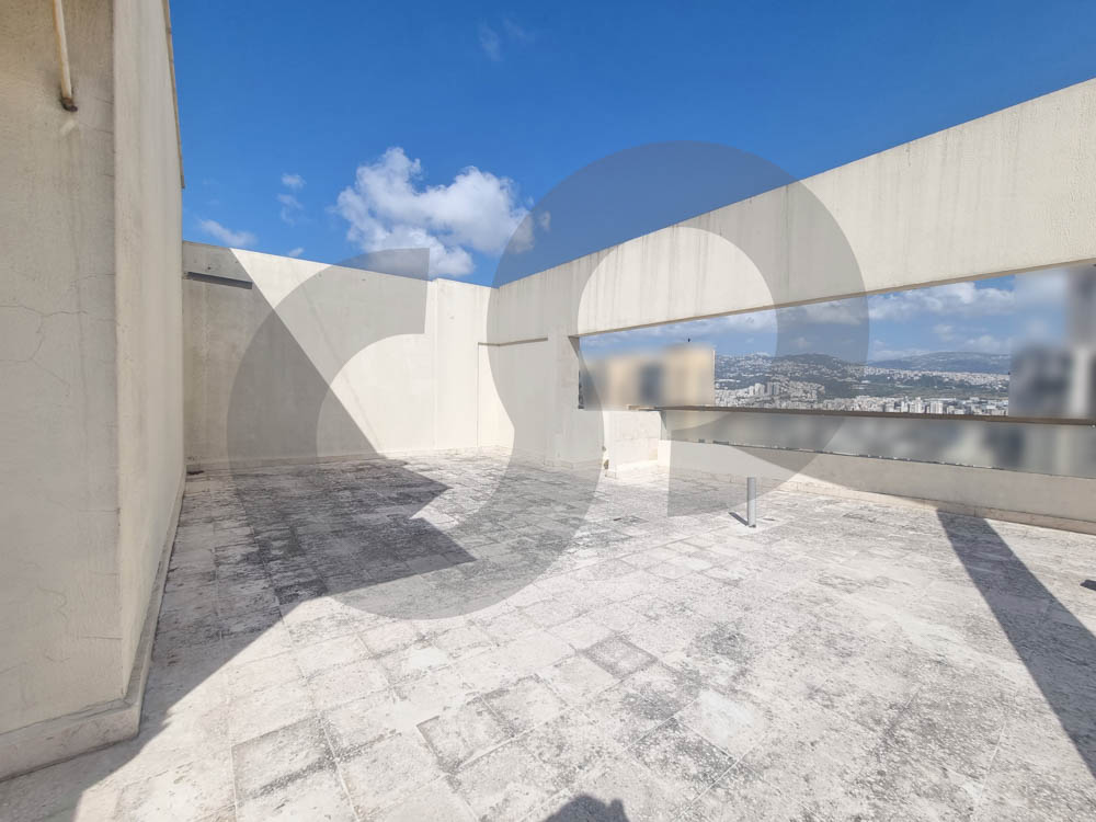 Luxurious 440sqm with a Roof in Achrafieh — الصورة 2