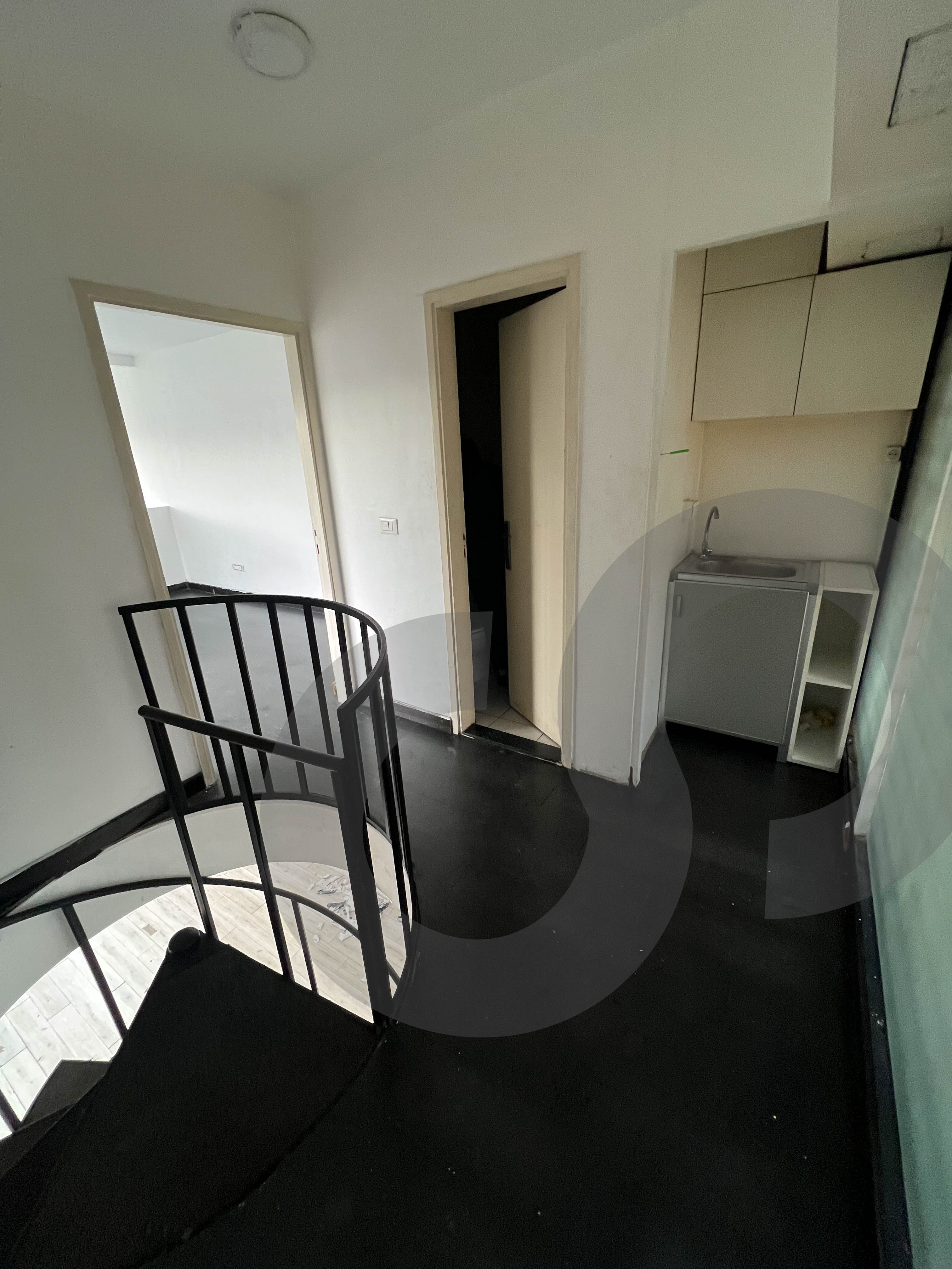 Prime location- Spacious -Jdeideh highway — الصورة 3