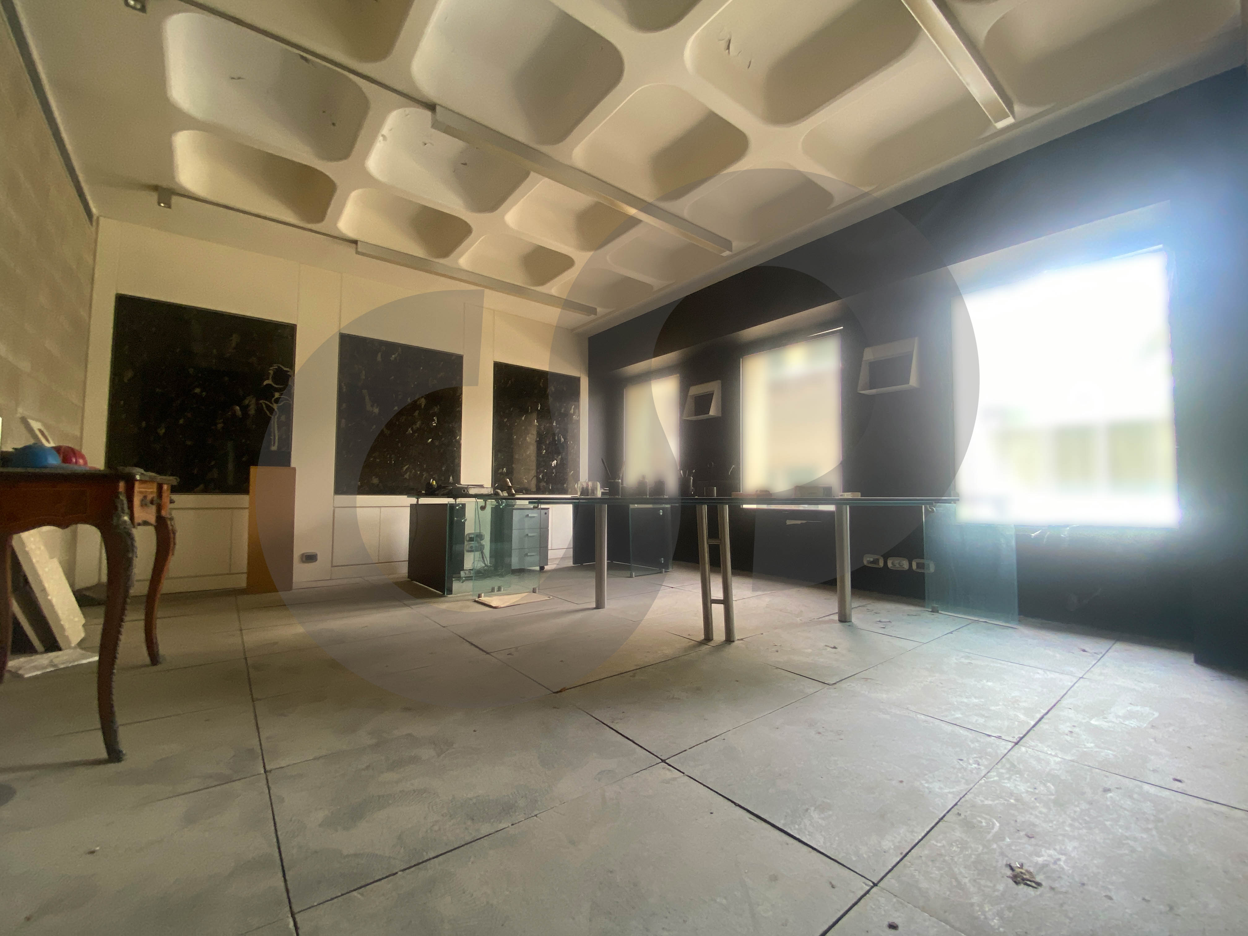duplex office - high ceiling , bright & sunny- Achrafieh — الصورة 2