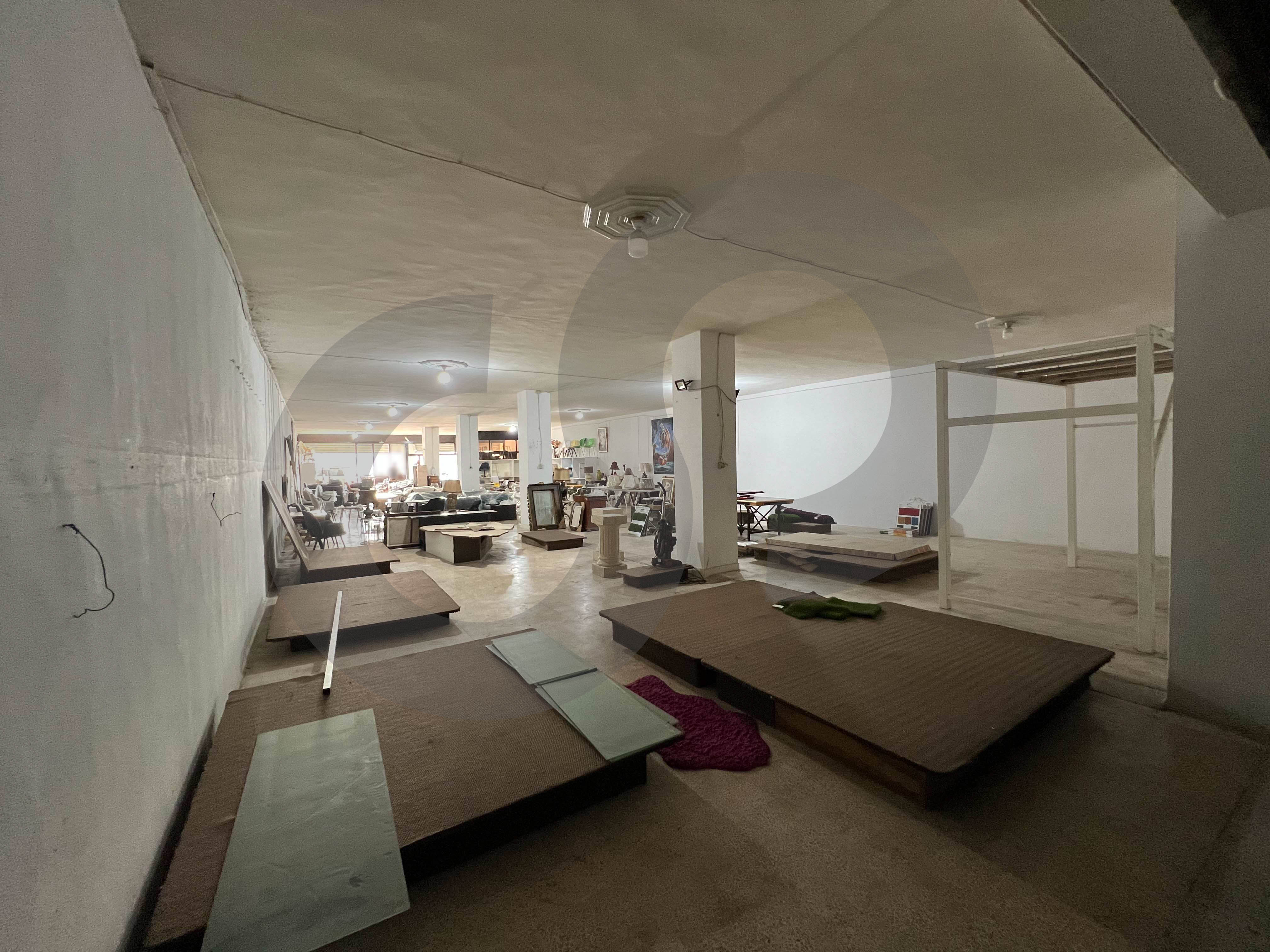 Prime location Ground floor Showroom for Rent in Mkaless — photo 2