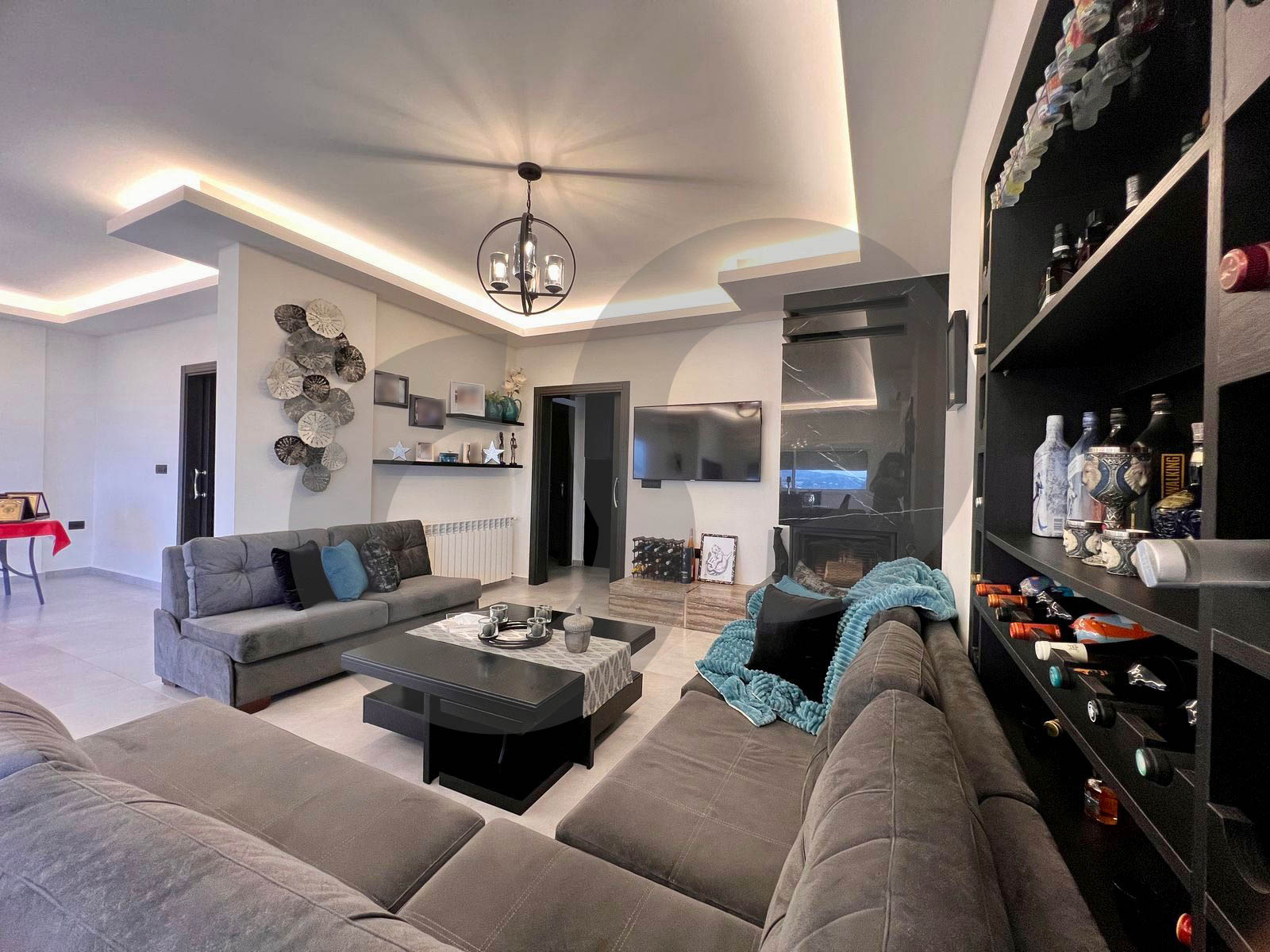 New Fully Furnished and Decorated Apartment for Sale in Blat Jbeil — الصورة 2