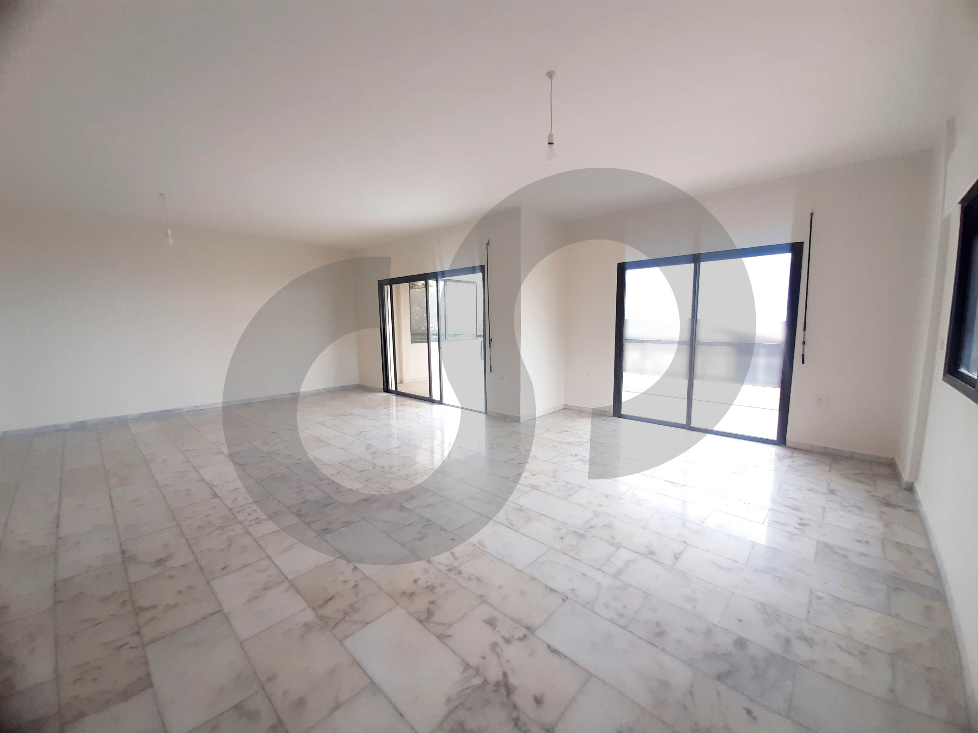335 sqm Apartment for Sale or Rent in Adma | Spacious with Sea View, Balcony & Garden — الصورة 2