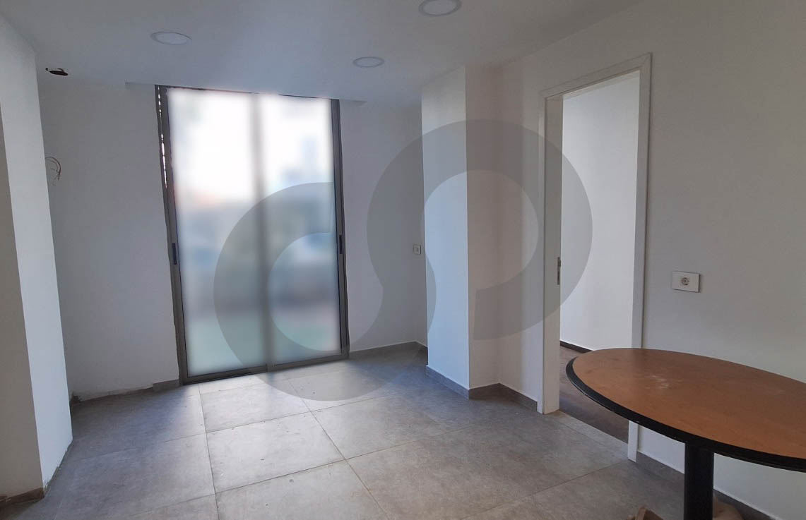 A Warm Modern 265 sqm Residence with a Soulful Garden Terrace in Ain Saade — الصورة 2