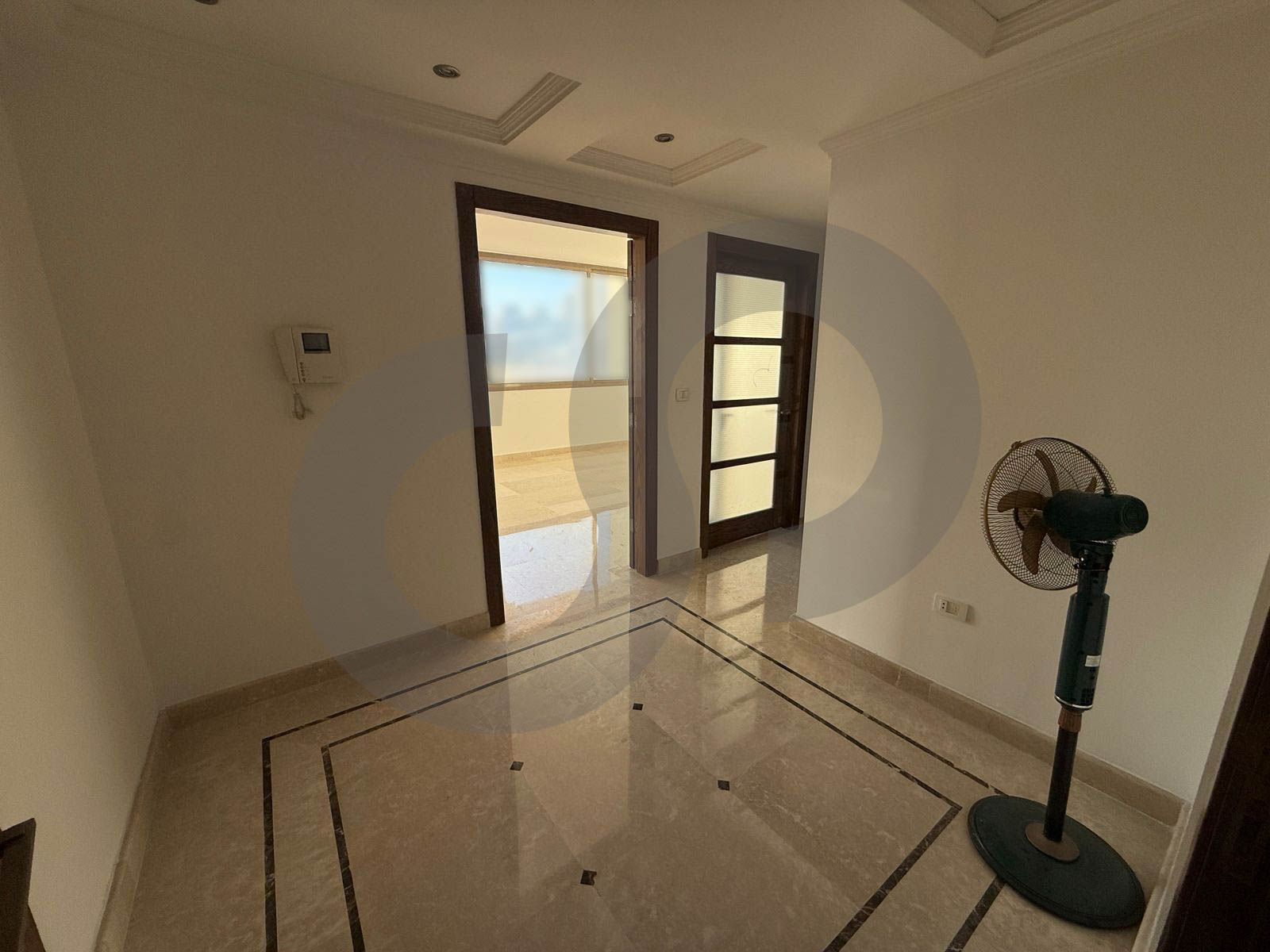 220 sqm apartment in prime location in hamra for sale — الصورة 2