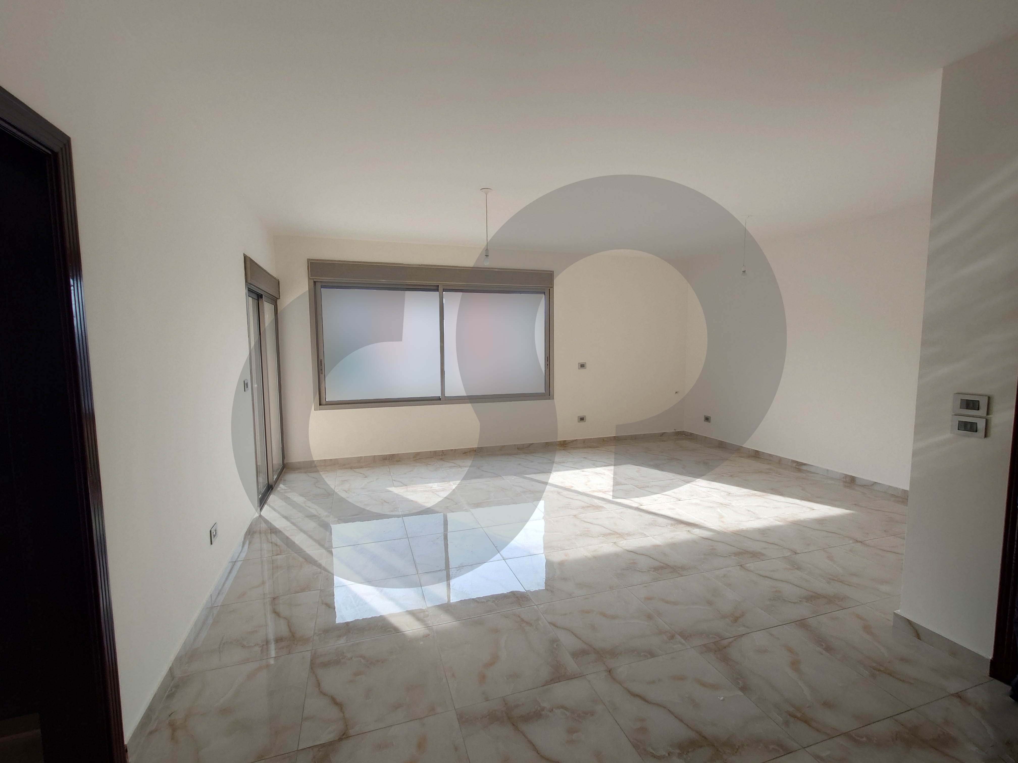 Spacious 185 SQM Apartment for Sale – living room–salon- Big Balconies – Beautiful View – Only 130,000$ — الصورة 2