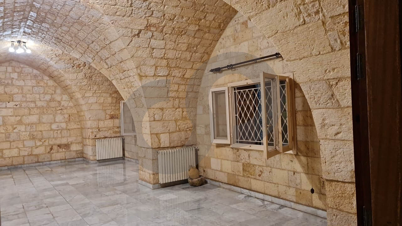 Great deal, traditional stone arches, beshmezine_koura — الصورة 2