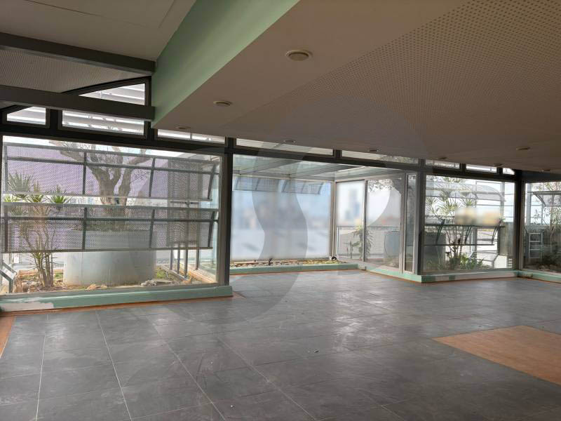 Stunning Rooftop Space with City Views, mkalles — الصورة 3