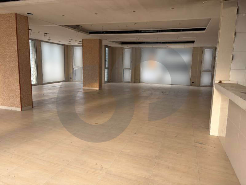 Spacious Prime Showroom for rent , mkalles — الصورة 2