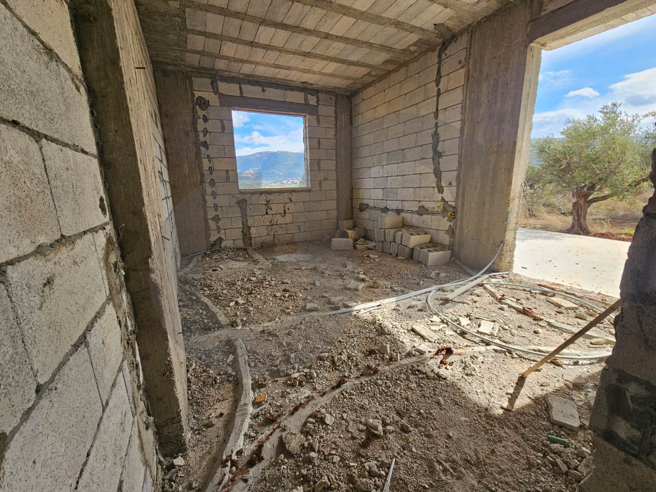 Under construction, great deal, Zgharta, Besebeel — الصورة 2