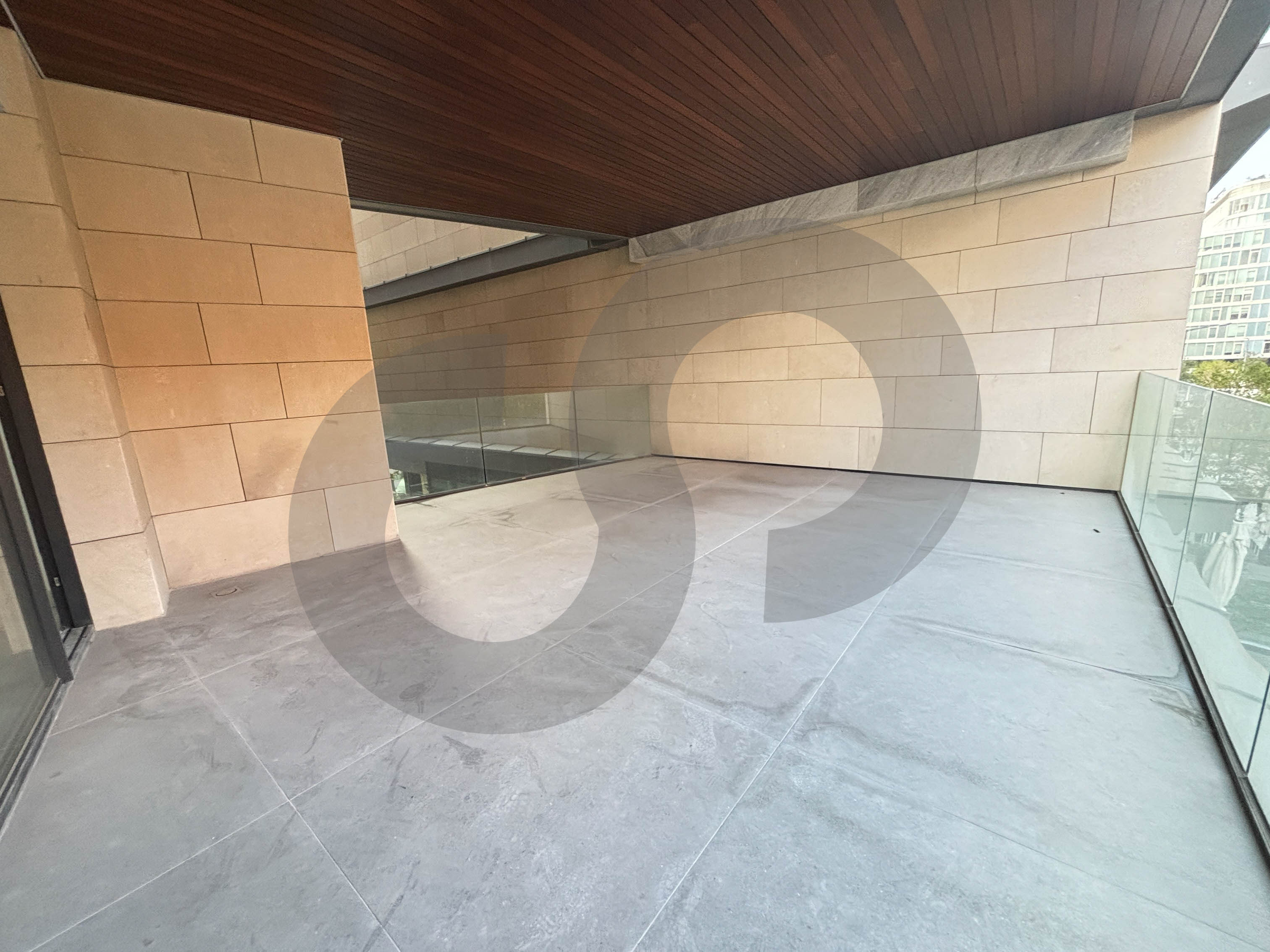 2 secure parking spots, 24/7 concierge, Downtown — photo 2