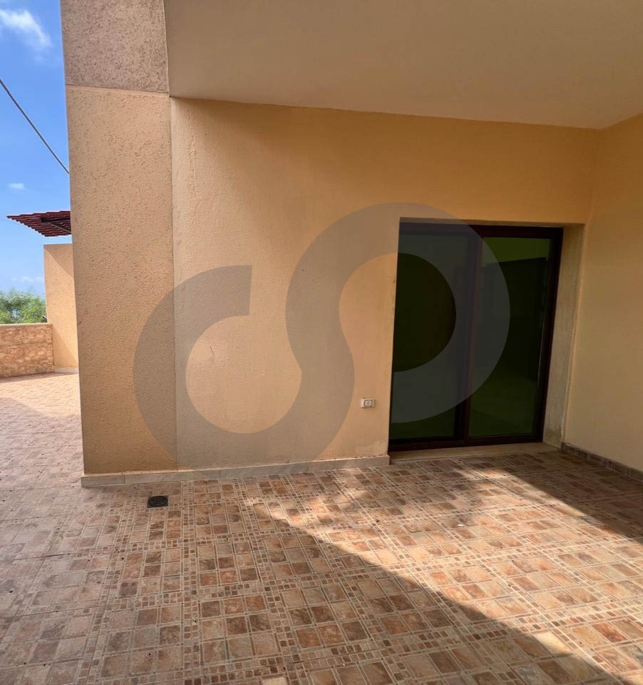 Terrace, Artisan well, Parking spots , Khaldeh — الصورة 2