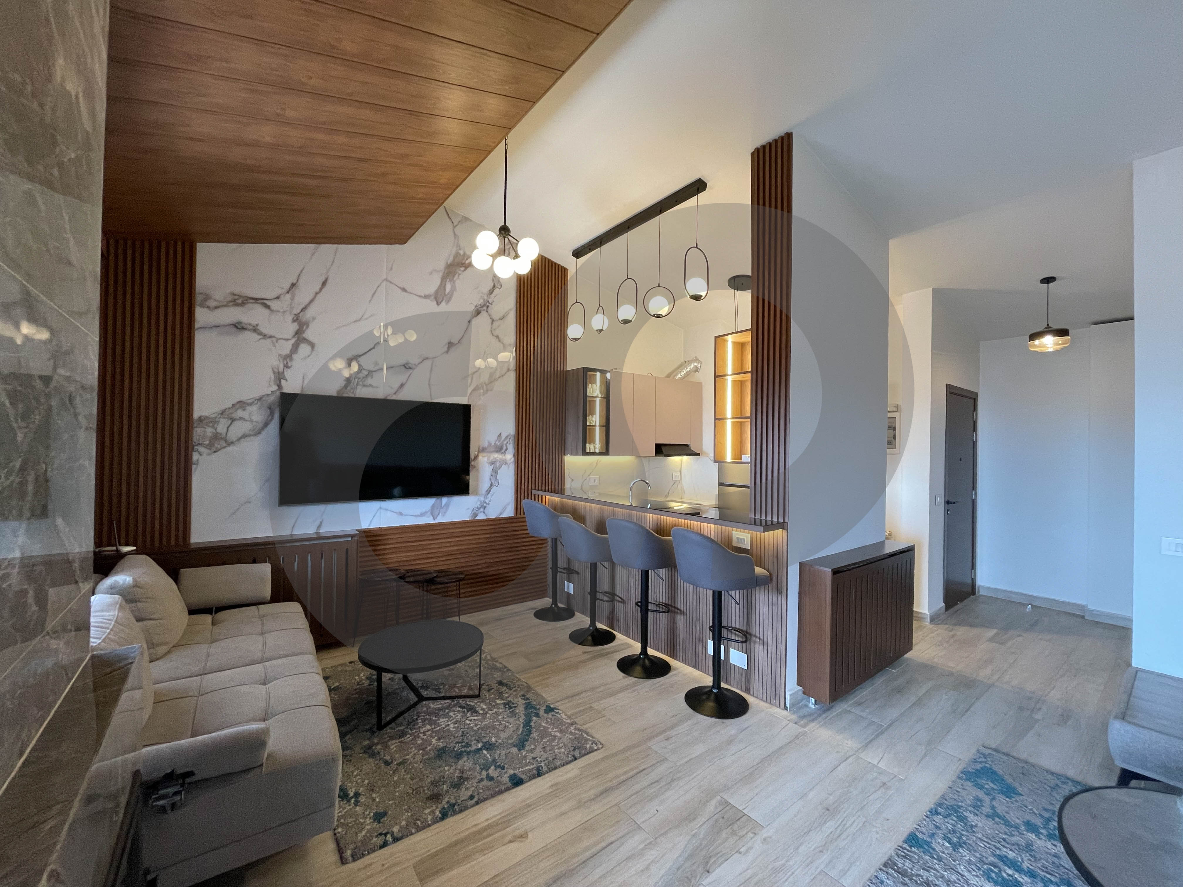 elegantly furnished, covered parking ,Kfardebian — الصورة 2