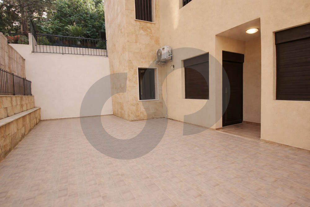 Well maintained building ,1 minute from byblos souks — الصورة 2