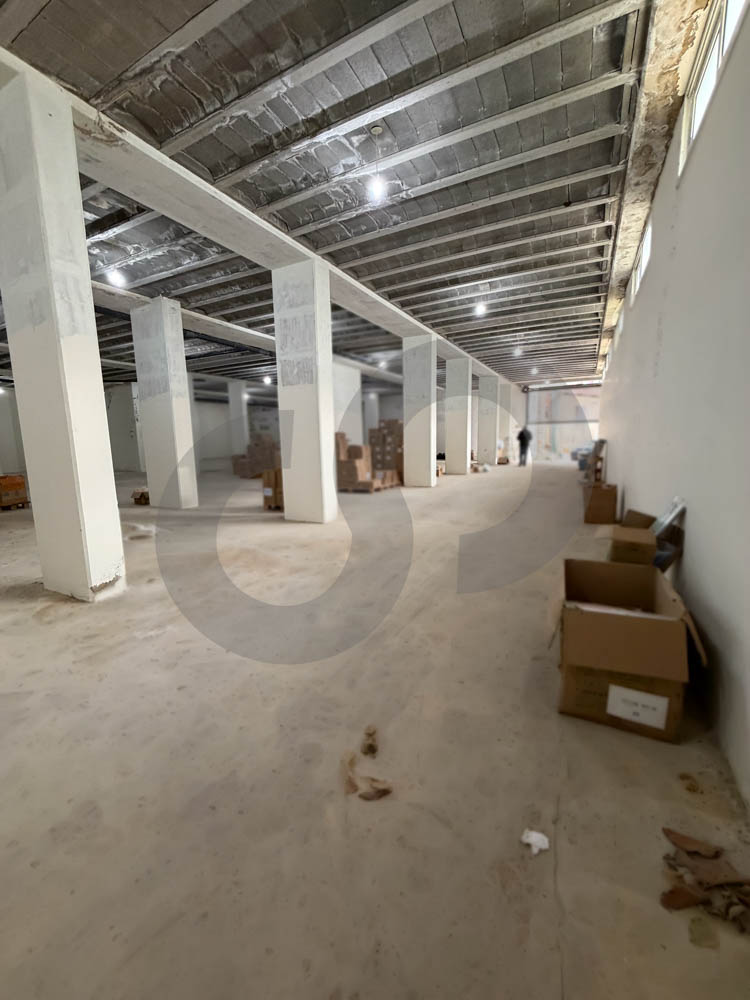 Depot for sale , Prime Location , Dbayeh — الصورة 2