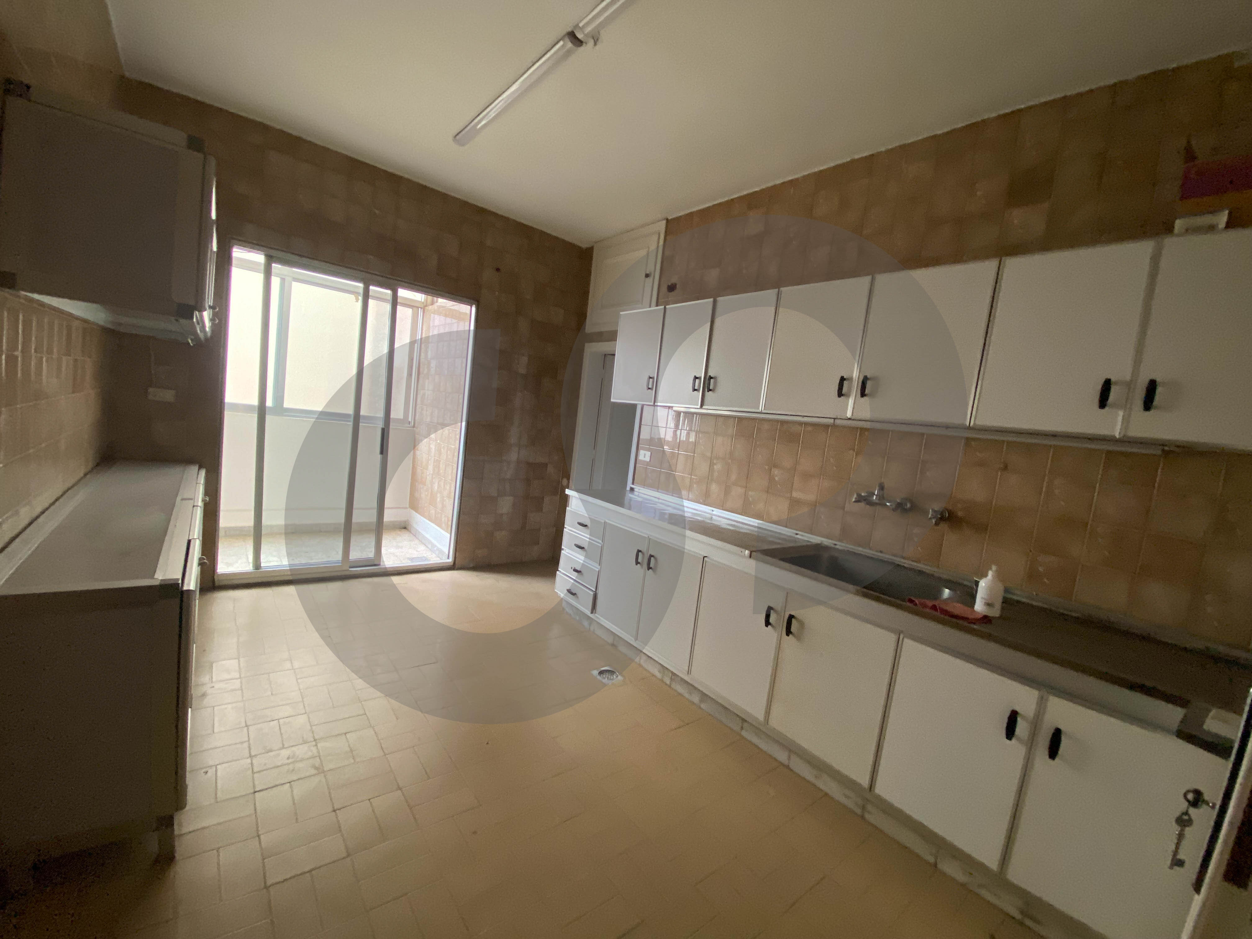 prime location, 3 balconies, Al Zarif, Beirut — الصورة 2