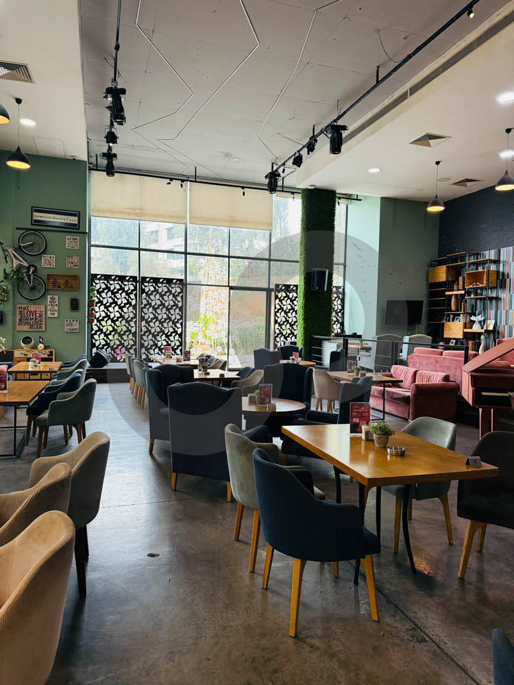 Fully equipped ,Restaurant for rent in kfarhbab — الصورة 2