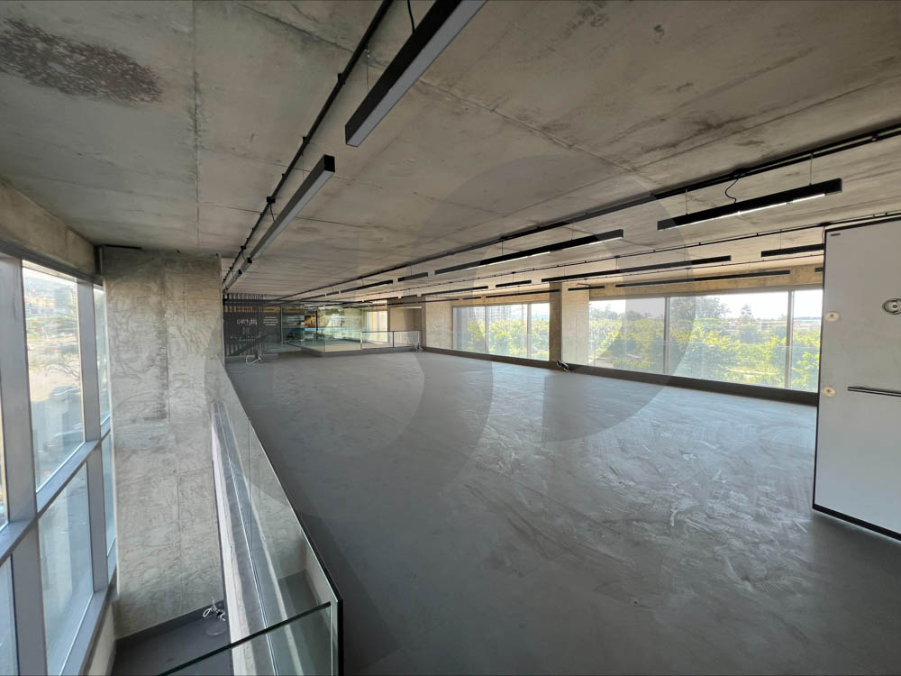Showroom , Prime Location & Open Layout , Dbayeh — الصورة 2