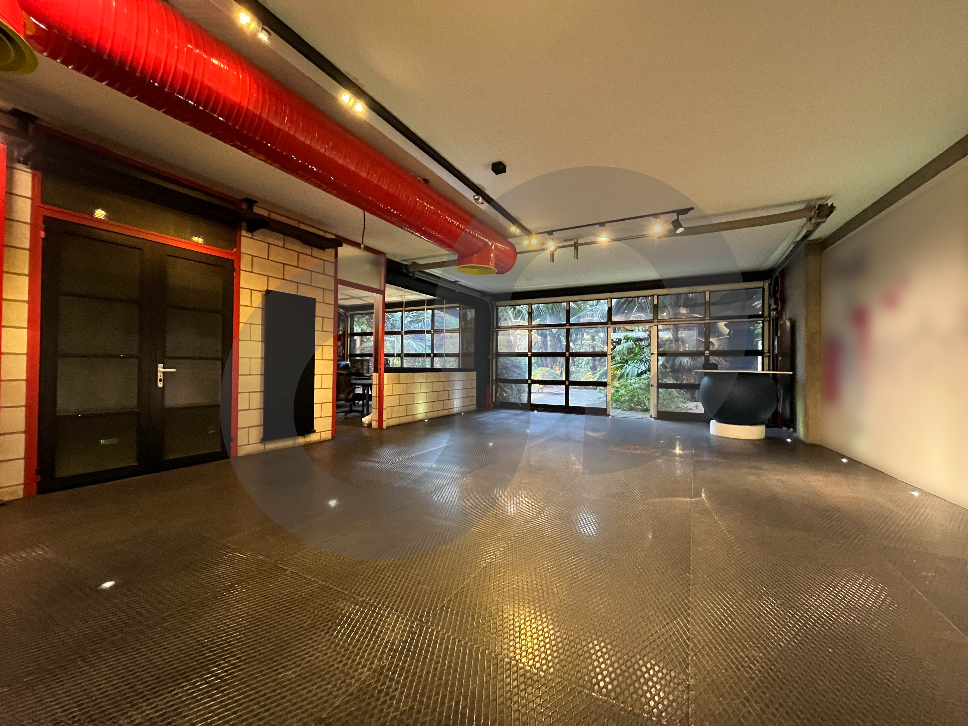 luxurious, Prime location, pool access, ,Achrafieh — photo 2
