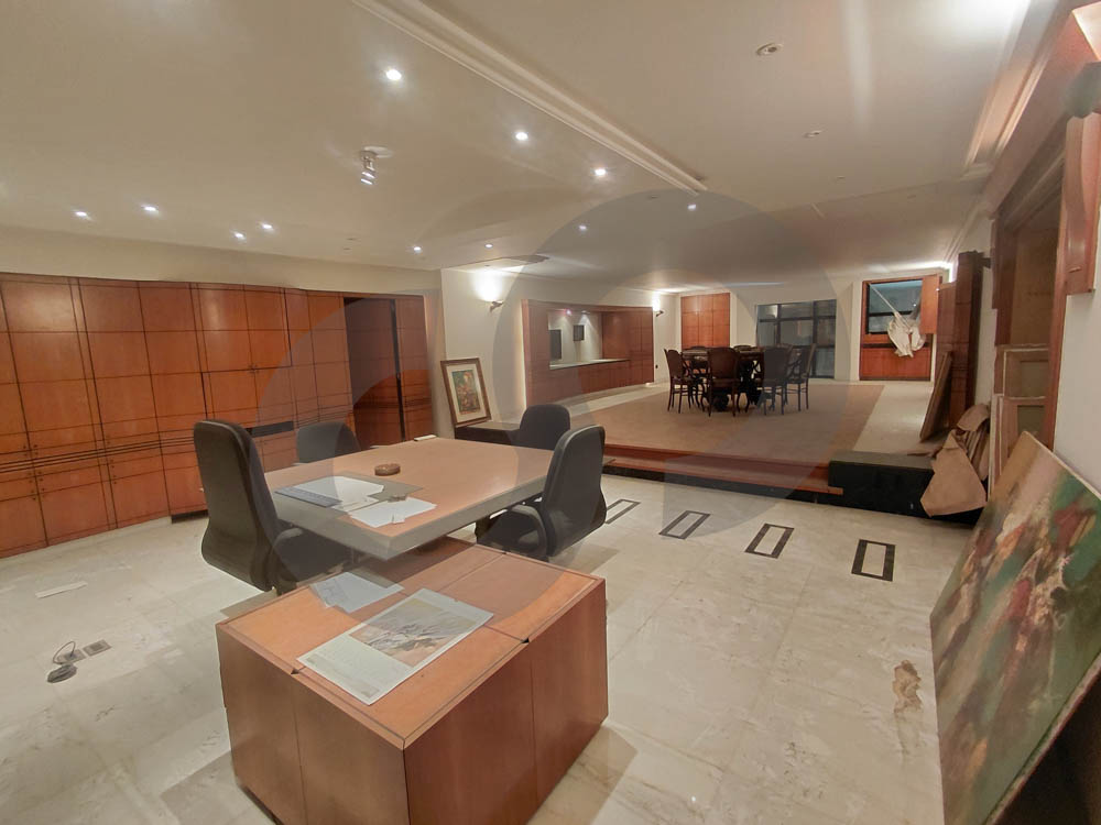 Commercial building for sale, Bourj Hammond — الصورة 2