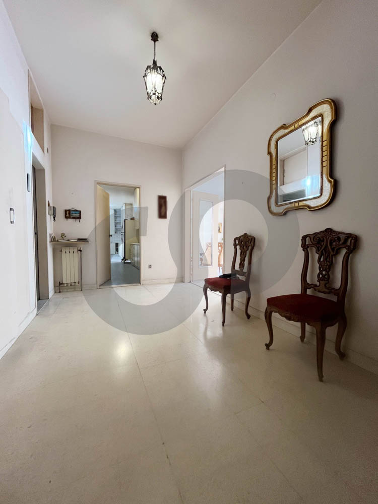 Parking space,Large balcony,Achrafieh -Sassine — الصورة 2