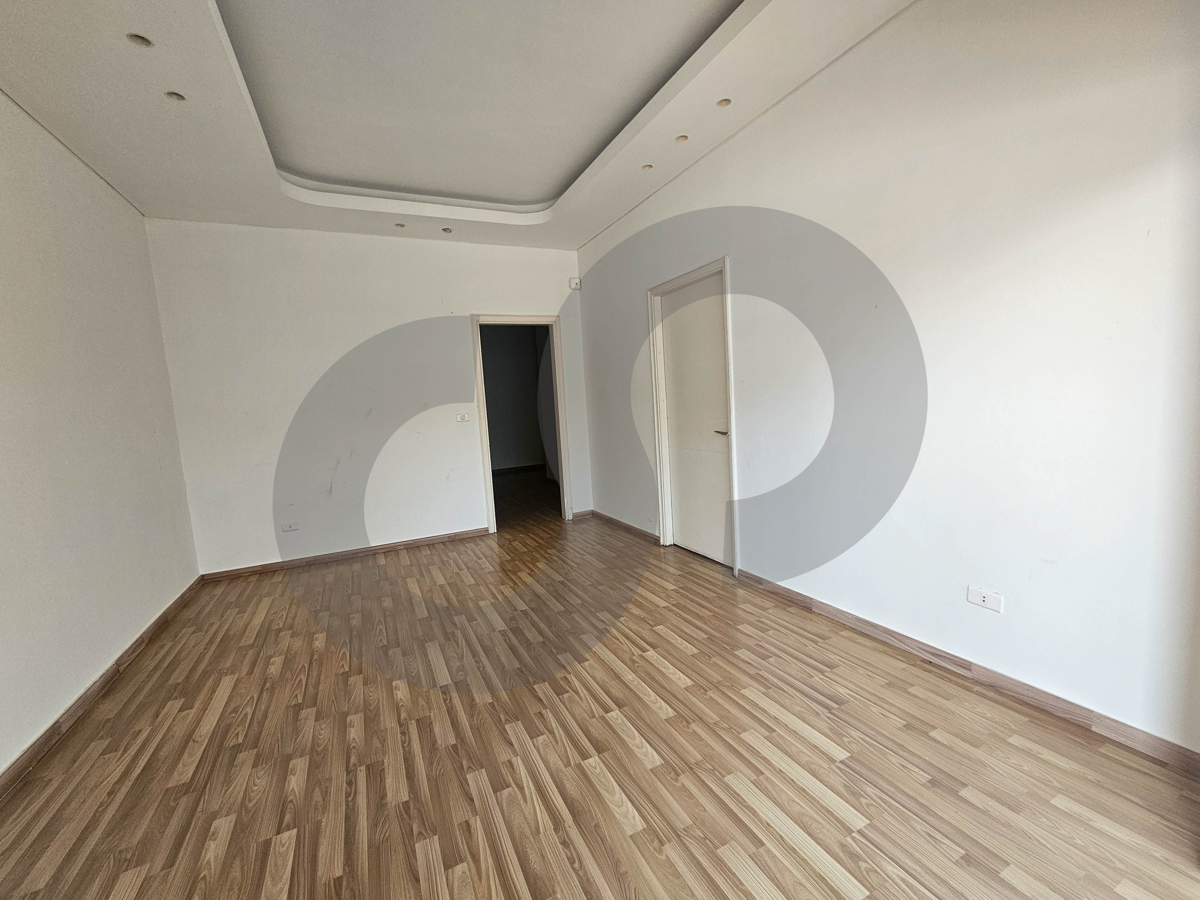 Busy commercial area, Perfect visibility, Zgharta — photo 2