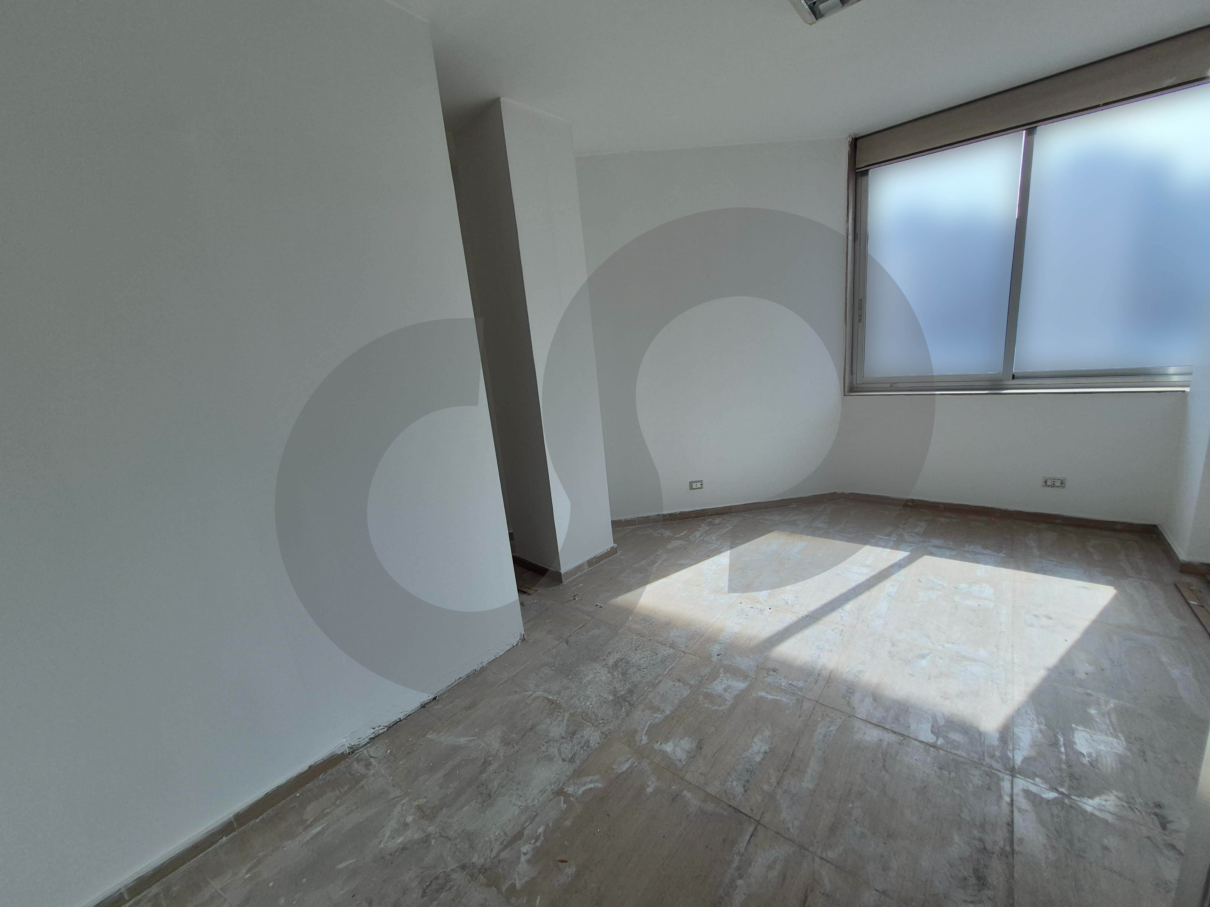 Prime location, office,well-designed,Verdun, Beirut — الصورة 2