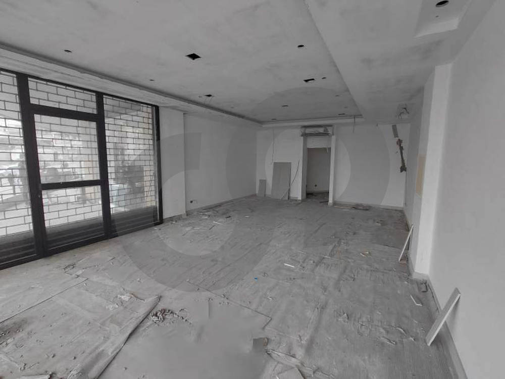 GOOD RENTAL PRICE,COMMERCIAL HOT SPOT, Mansourieh highway-Metn — الصورة 2