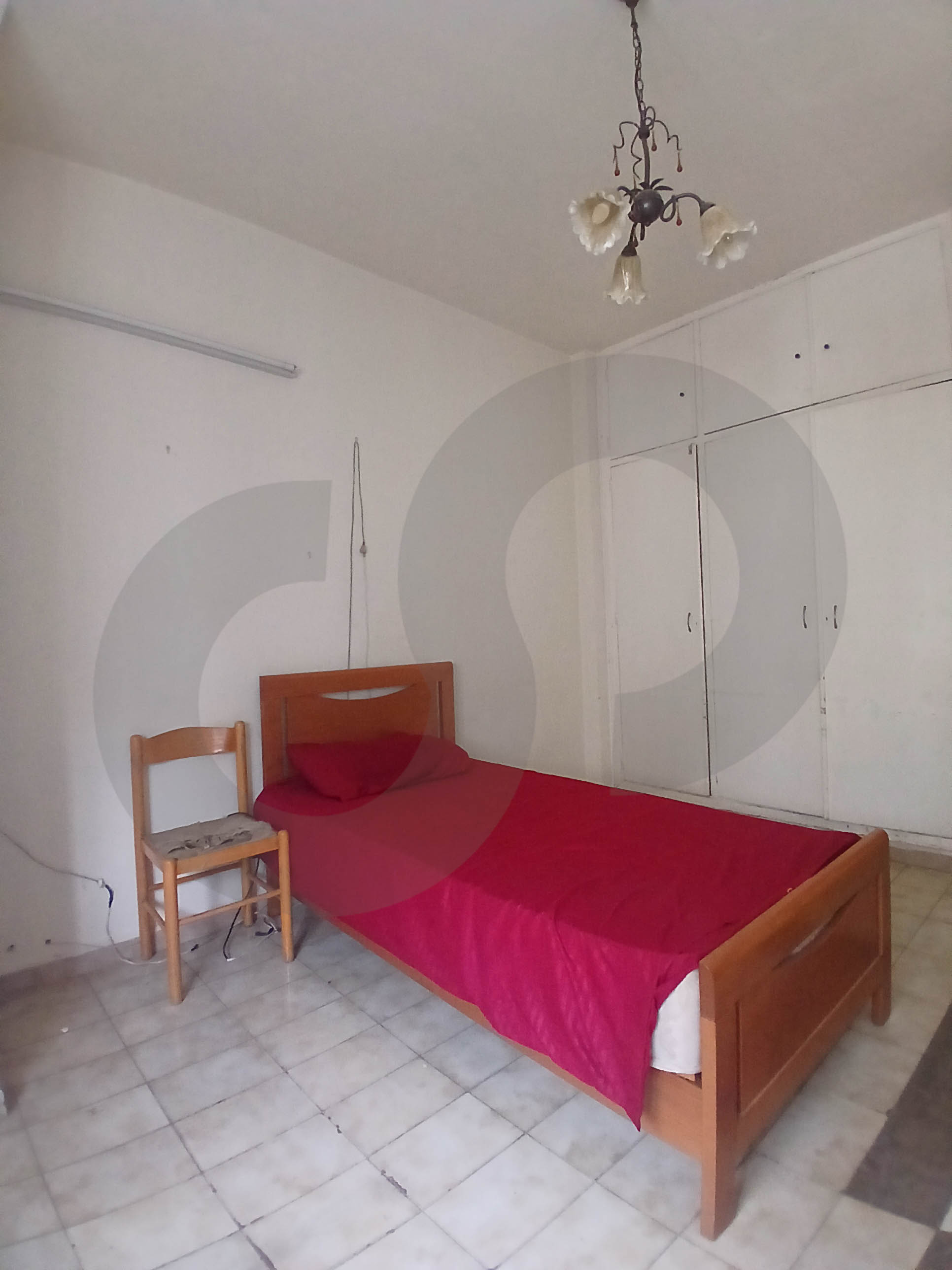 This bright and roomy apartment is just steps away from shops, schools,public transport # — الصورة 2
