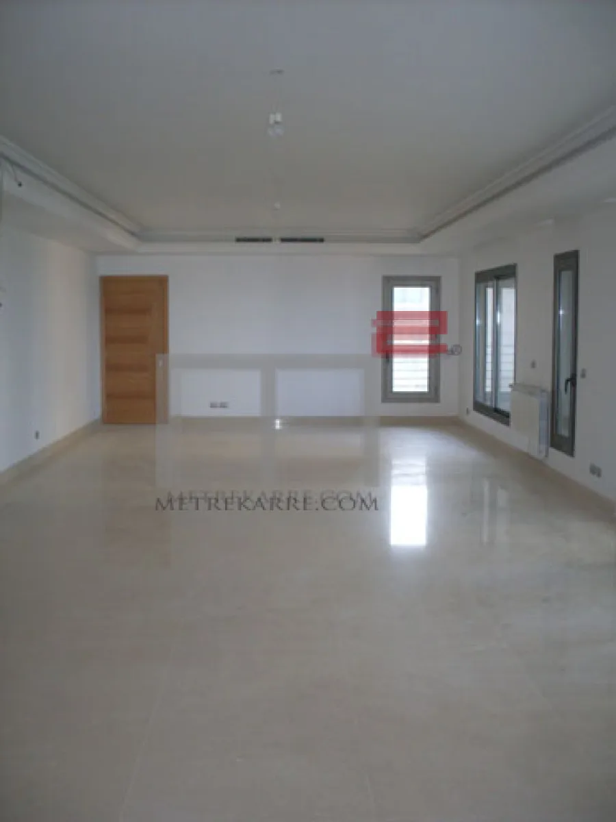 Apartment for Sale in Ain El Mreisse — الصورة 3